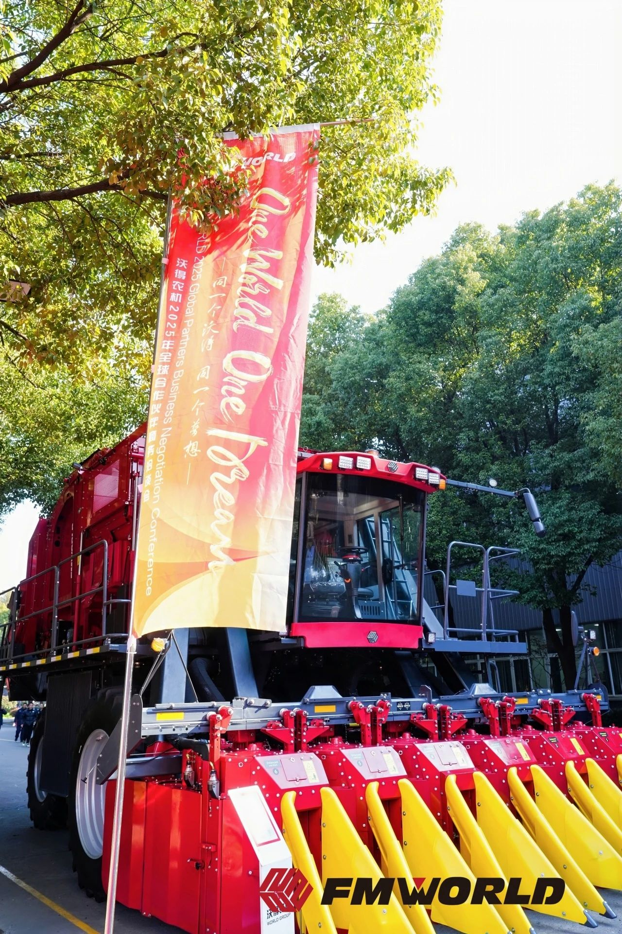 棉田里的“全能手”：沃得鴻龍采棉機，收得好、包得穩(wěn)！